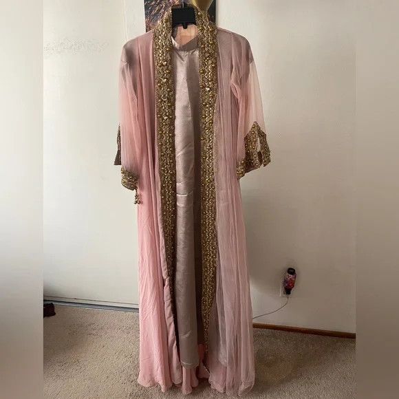 Elegant sheer Pink/Gold Embellished Women's abaya/ kaftan/kimono with slip dress - Picture 4 of 8